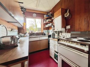 Kitchen- click for photo gallery